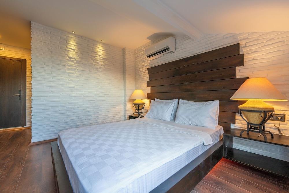 هتل ماناسپارک دلوکس